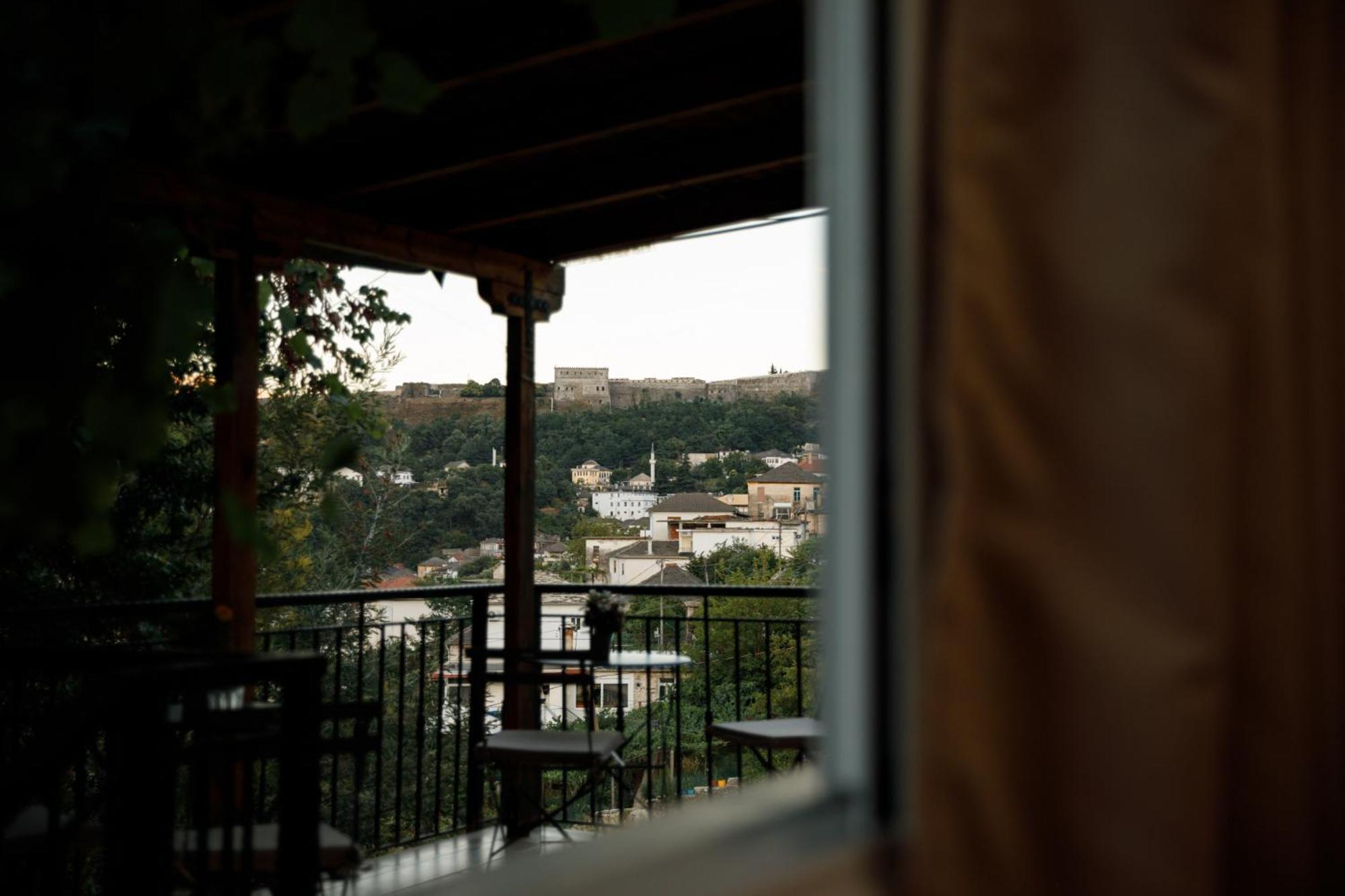 Vila Agimi 65 Gjirokastër Esterno foto