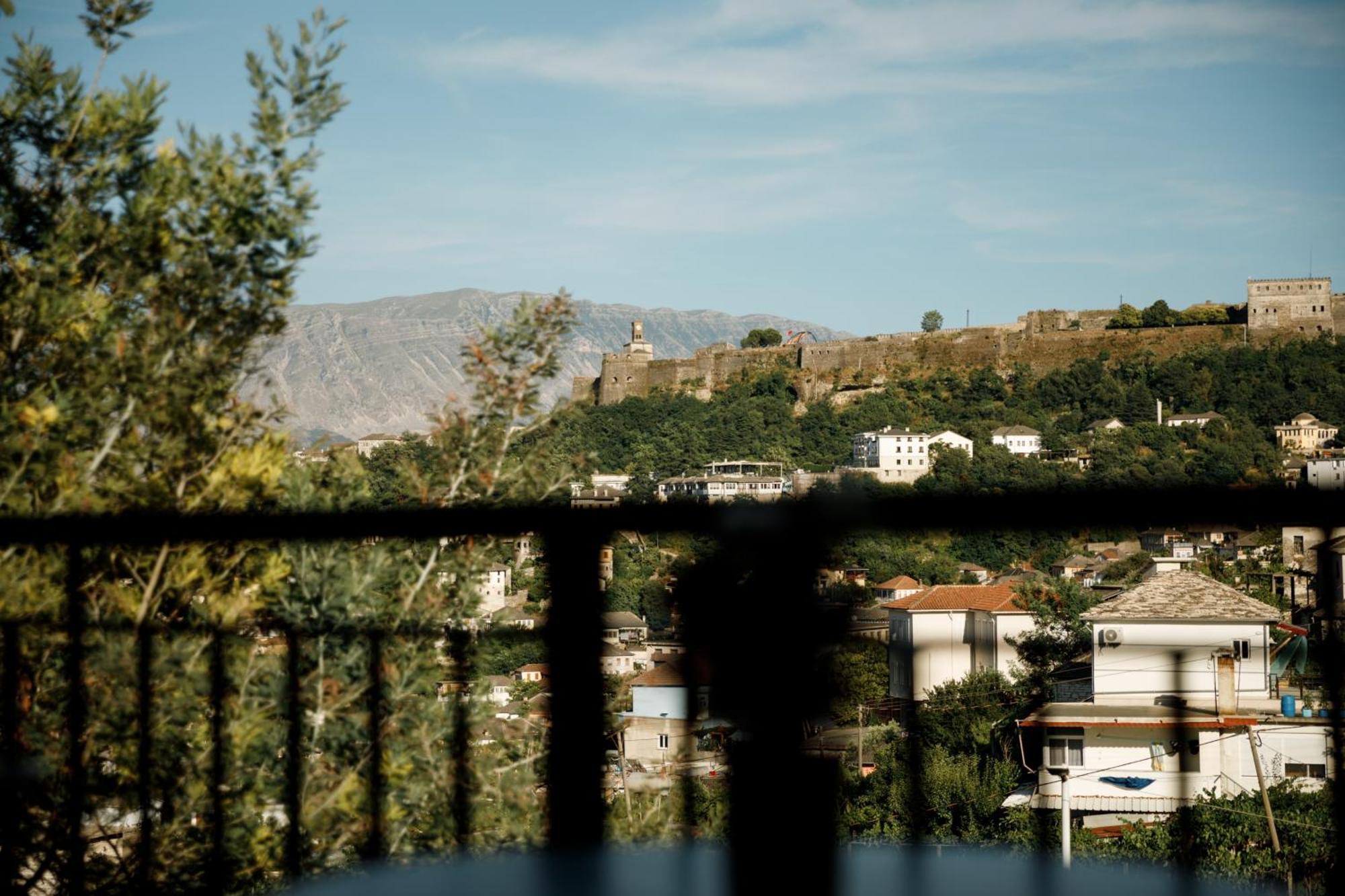 Vila Agimi 65 Gjirokastër Esterno foto