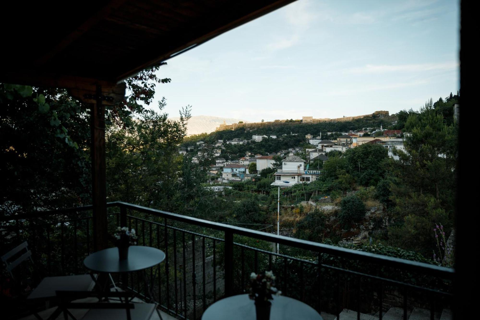 Vila Agimi 65 Gjirokastër Esterno foto