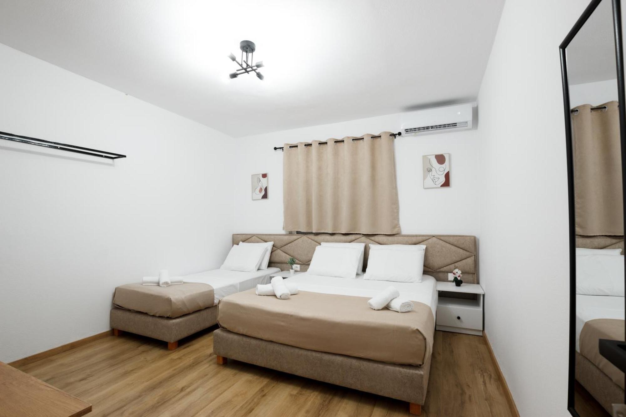 Vila Agimi 65 Gjirokastër Esterno foto