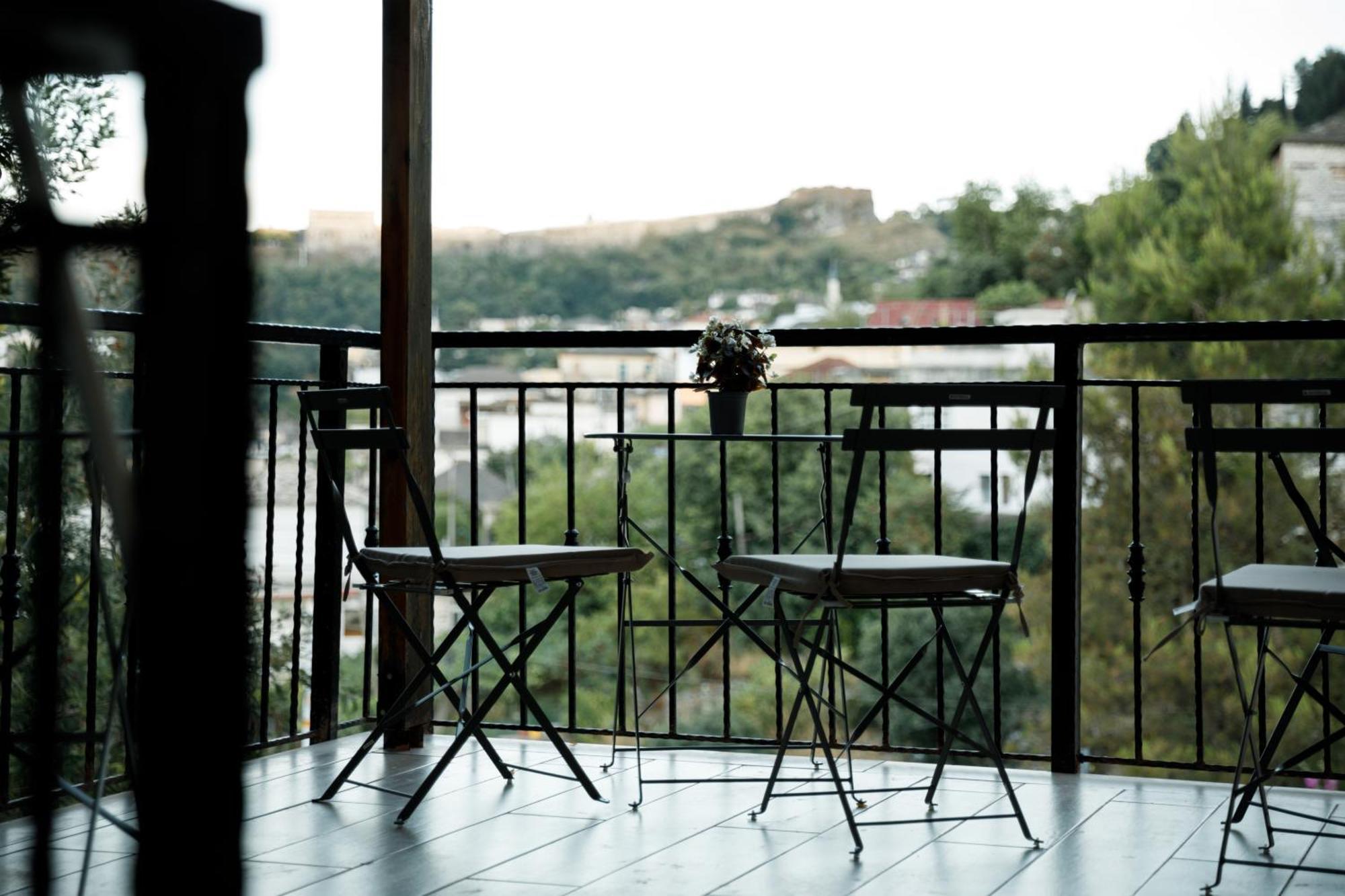 Vila Agimi 65 Gjirokastër Esterno foto