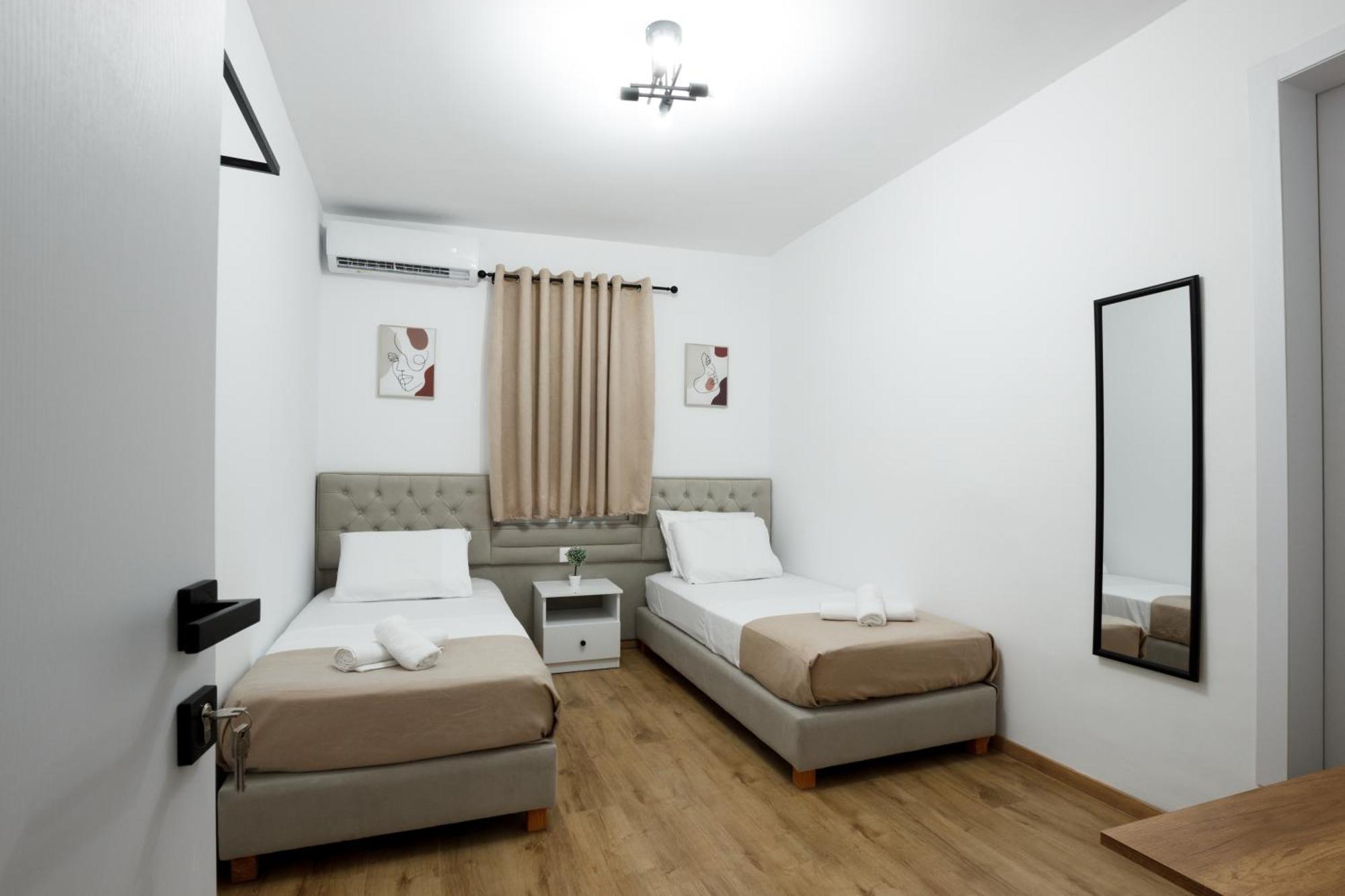 Vila Agimi 65 Gjirokastër Esterno foto