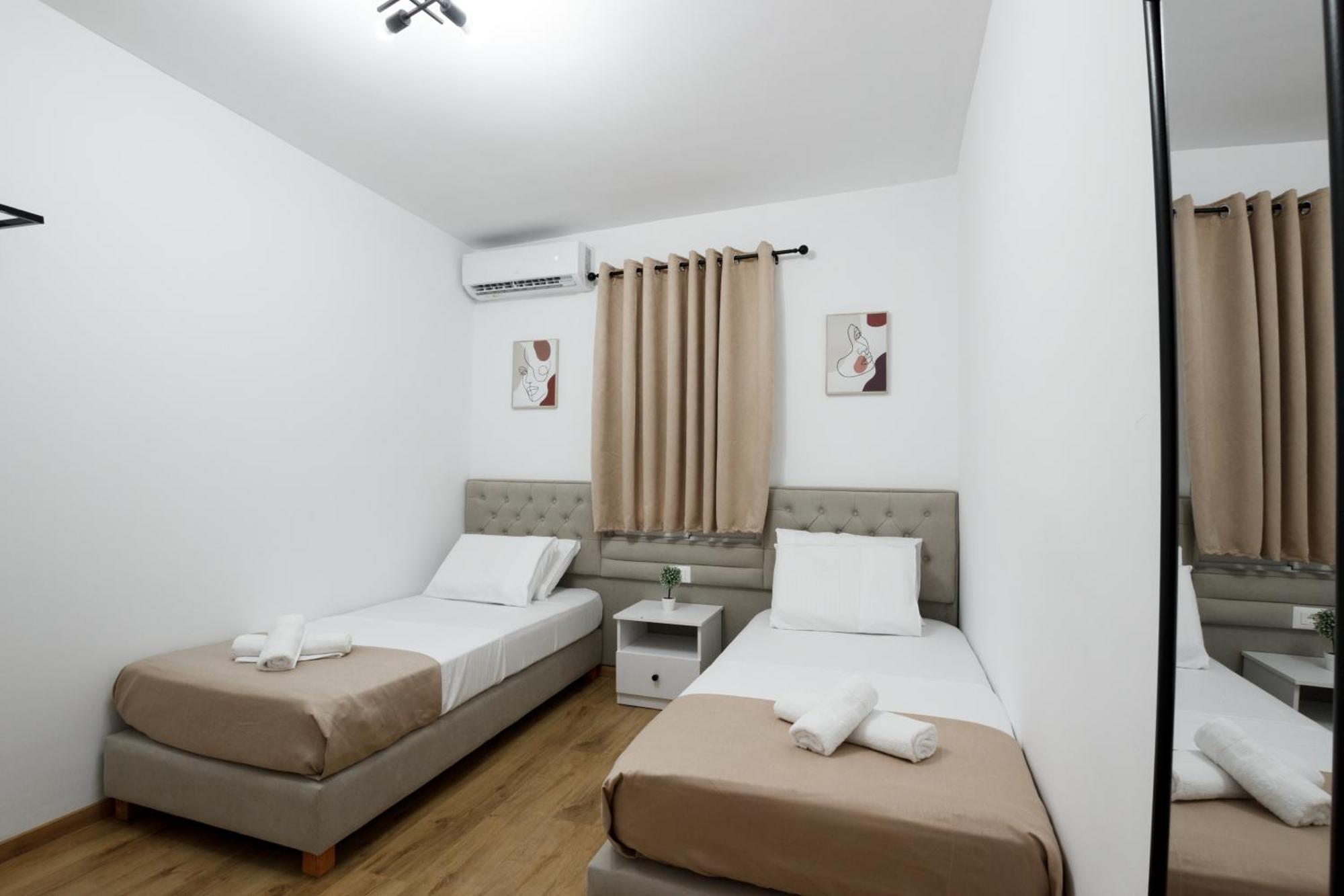Vila Agimi 65 Gjirokastër Esterno foto